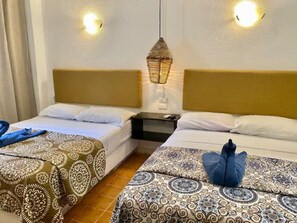 ファミリー ルーム (RC01) | 客室ごとに異なる装飾、デスク、WiFi、ベッドシーツ