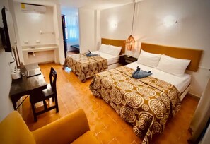 Individually decorated, desk, WiFi, bed sheets - Castillo Ximajo (Puerto Escondido)