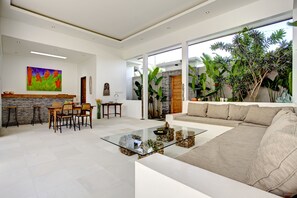 Télévision, chaîne hi-fi