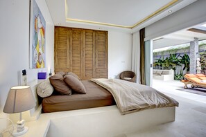 In-room safe, desk, travel crib, free WiFi