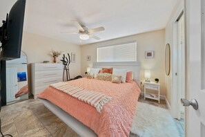 2 bedrooms, iron/ironing board, free WiFi, bed sheets - Mykonos: Beautifully updated with heated pool, moments to the Gulf (Anna Maria)