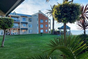 Property grounds - First Group Brookes Hill Suites (Gqeberha (Port Elizabeth))