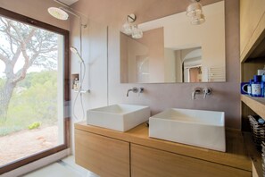 Bathtub, hair dryer - Provence country house, absolute calm, ideal for families (Ventabren)
