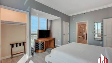 1 bedroom, in-room safe, desk, iron/ironing board