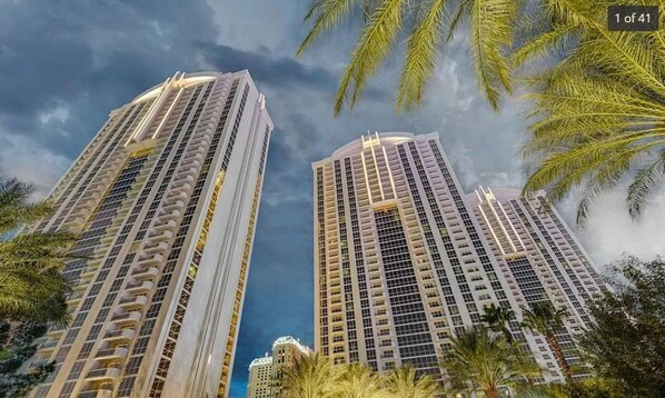 Exterior - MGM Signature-32-621 1Br2Ba F1/Strip View Balcony (Las Vegas)