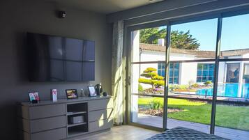 8 多间卧室、办公桌、熨斗/熨衣板、旅行婴儿床