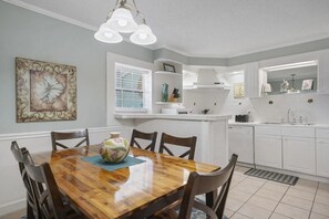 Dining - Leisure Time by Bliss Beach Rentals (Santa Rosa Beach)