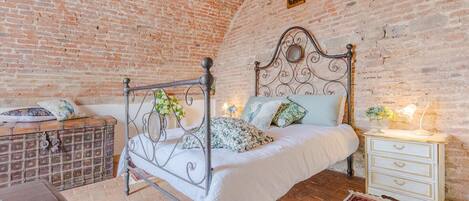 3 soverom, strykejern/-brett, wi-fi (inkludert) og sengetøy