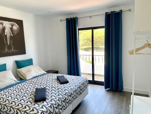 10 quartos, ferros/tábuas de passar roupa, Wi-Fi, roupa de cama