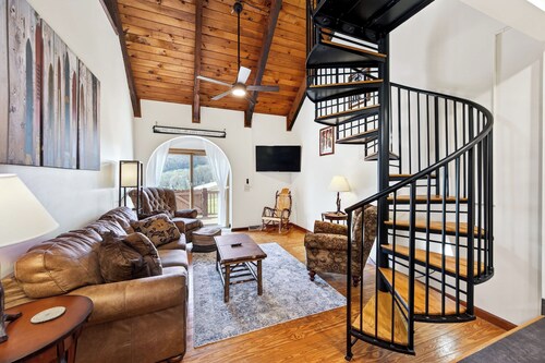 3-Bed Family Townhouse with Scenic Views & Patio