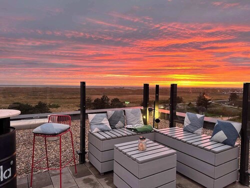 Zentrale Lage am Strand mit Balkon & Boxspringbett