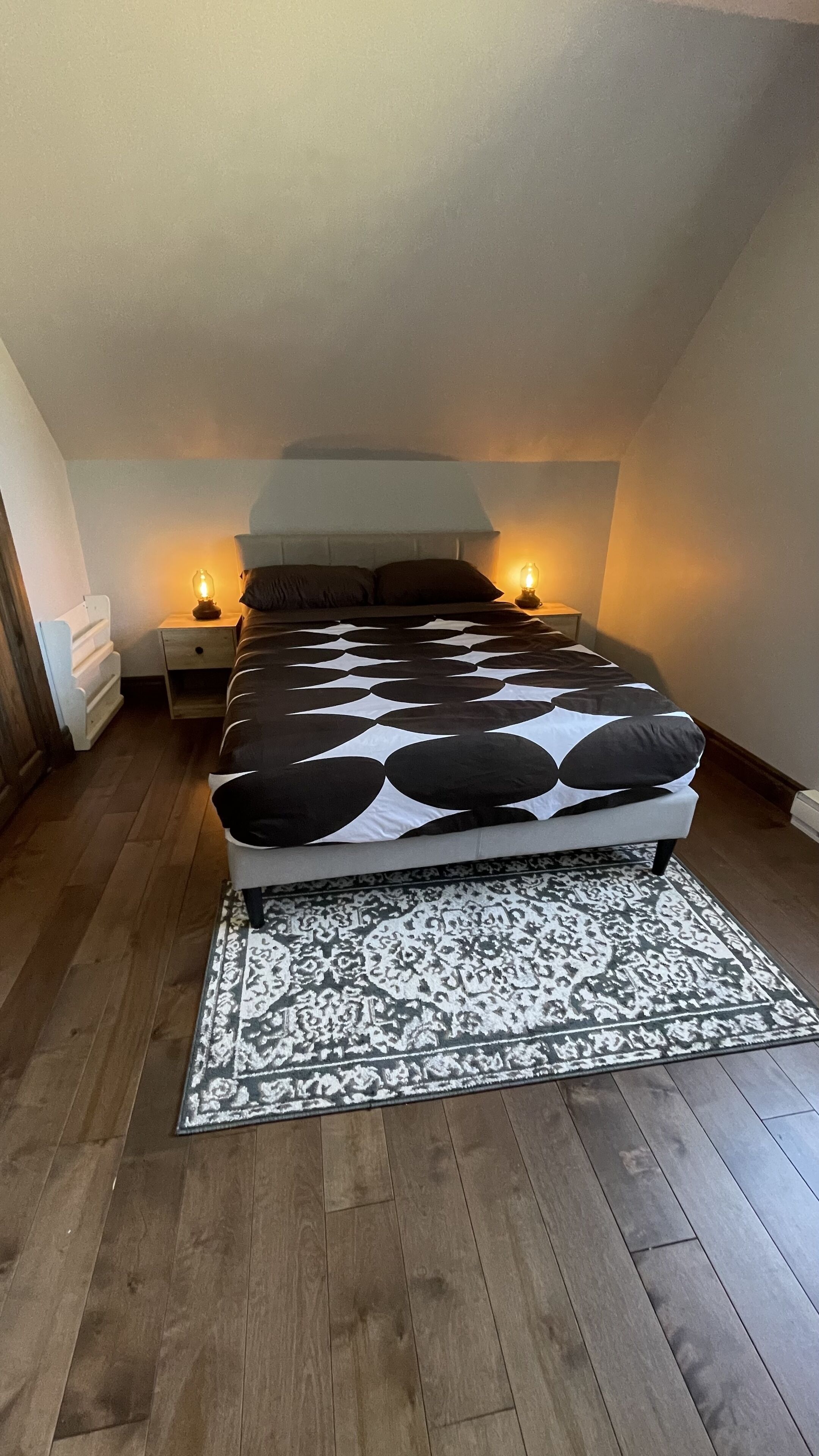 3 habitaciones, escritorio, tabla de planchar con plancha y wifi gratis 