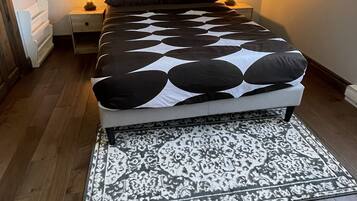 3 habitaciones, escritorio, tabla de planchar con plancha y wifi gratis