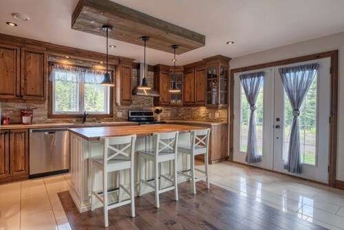 Luxury cottage for you and your family in Saint-Côme, Lanaudière, Quebec.