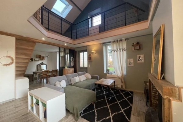 Televisión, reproductor de DVD, libros, estéreo