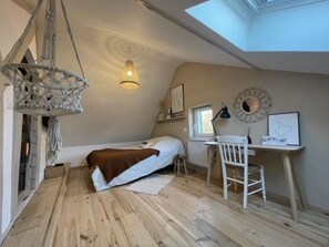 2 bedrooms, desk, iron/ironing board, travel cot