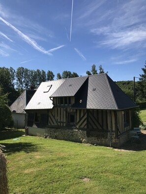 Exterior - Magnificent country house, private garden and heated pool, 15 min from Deauville (Le Mesnil-sur-Blangy)
