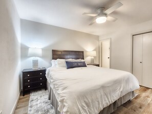 2 bedrooms, desk, free WiFi, bed sheets