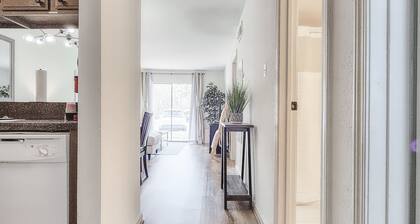 Comfy Condo with Remote Office / Workspace - Closest Condo to Walden Golf Club!
