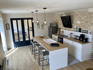 Fridge, microwave, oven, dishwasher - L'Hirondelle et l'Instant, piscine privée (Dolus-d´Oléron)