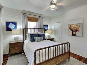 4 عدّة غرف نوم ومكواة/لوح كي وواي فاي وملاءات أسرّة