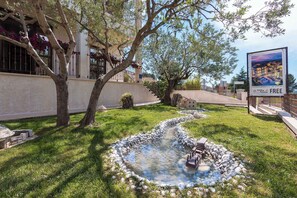 Property grounds - Holiday apartment with terrace (Fažana)