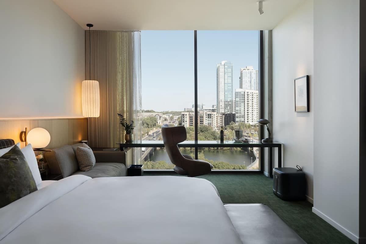 2 habitaciones, ropa de cama de alta calidad, edredón y minibar