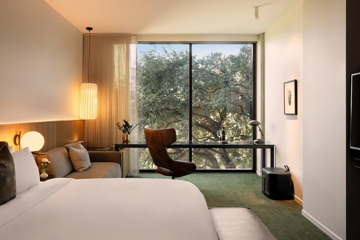 Suite, 1 kingsize bed (Greenhouse) | 2 slaapkamers, luxe beddengoed, donsdekens, een minibar