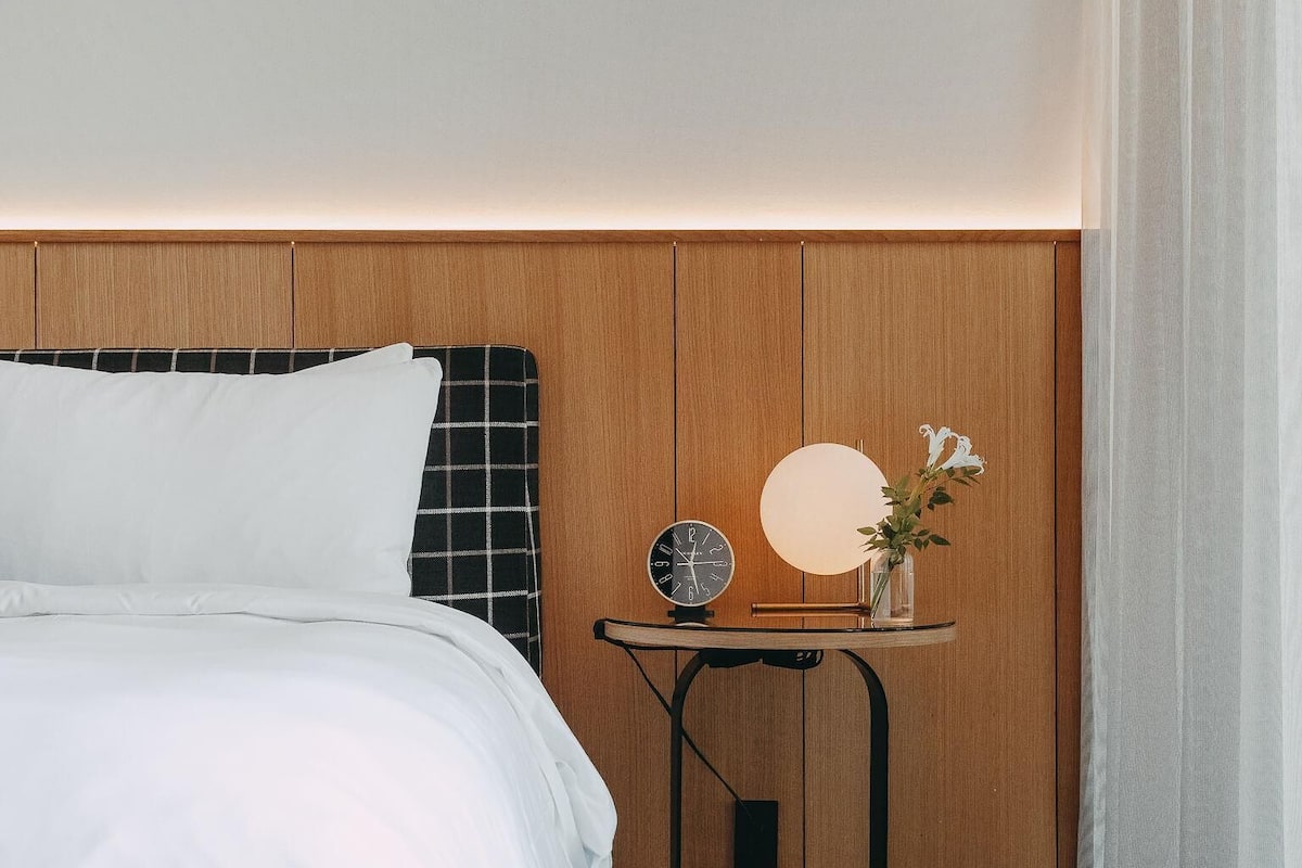 2 slaapkamers, luxe beddengoed, donsdekens, een minibar