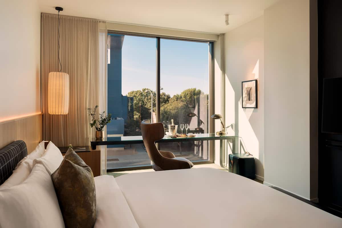 2 slaapkamers, luxe beddengoed, donsdekens, een minibar