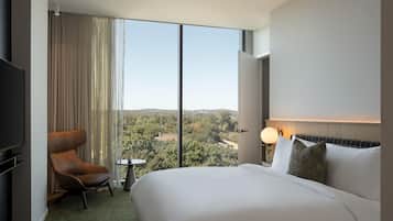 2 bedrooms, premium bedding, down duvets, minibar