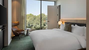 2 bedrooms, premium bedding, down comforters, minibar