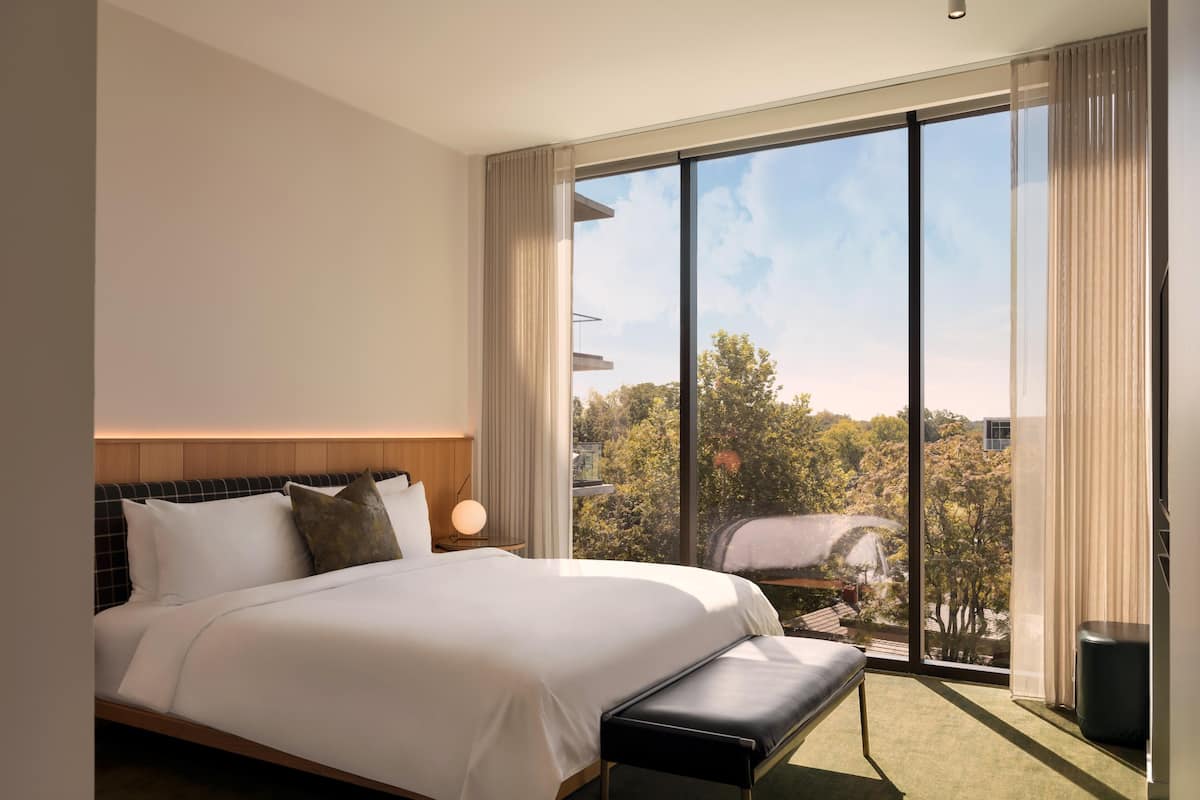 Suite, 2 slaapkamers, uitzicht op meer | 2 slaapkamers, luxe beddengoed, donsdekens, een minibar