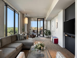 2 bedrooms, premium bedding, down duvets, minibar