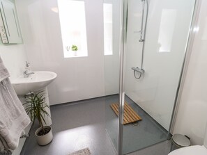 Cottage | Bathroom | Shower - 1 The Stables (Alston)