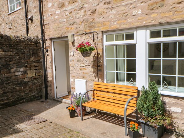 Cottage | Terrace/patio - 1 The Stables (Alston)