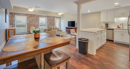 Downtown Loft - Above Bull & Barrel & Close to Georgia Southern!