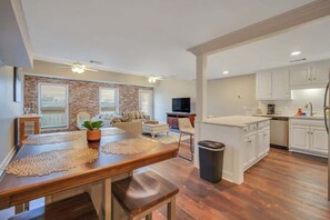 Interior - Downtown Loft - Above Bull & Barrel & Close to Georgia Southern! (Statesboro)