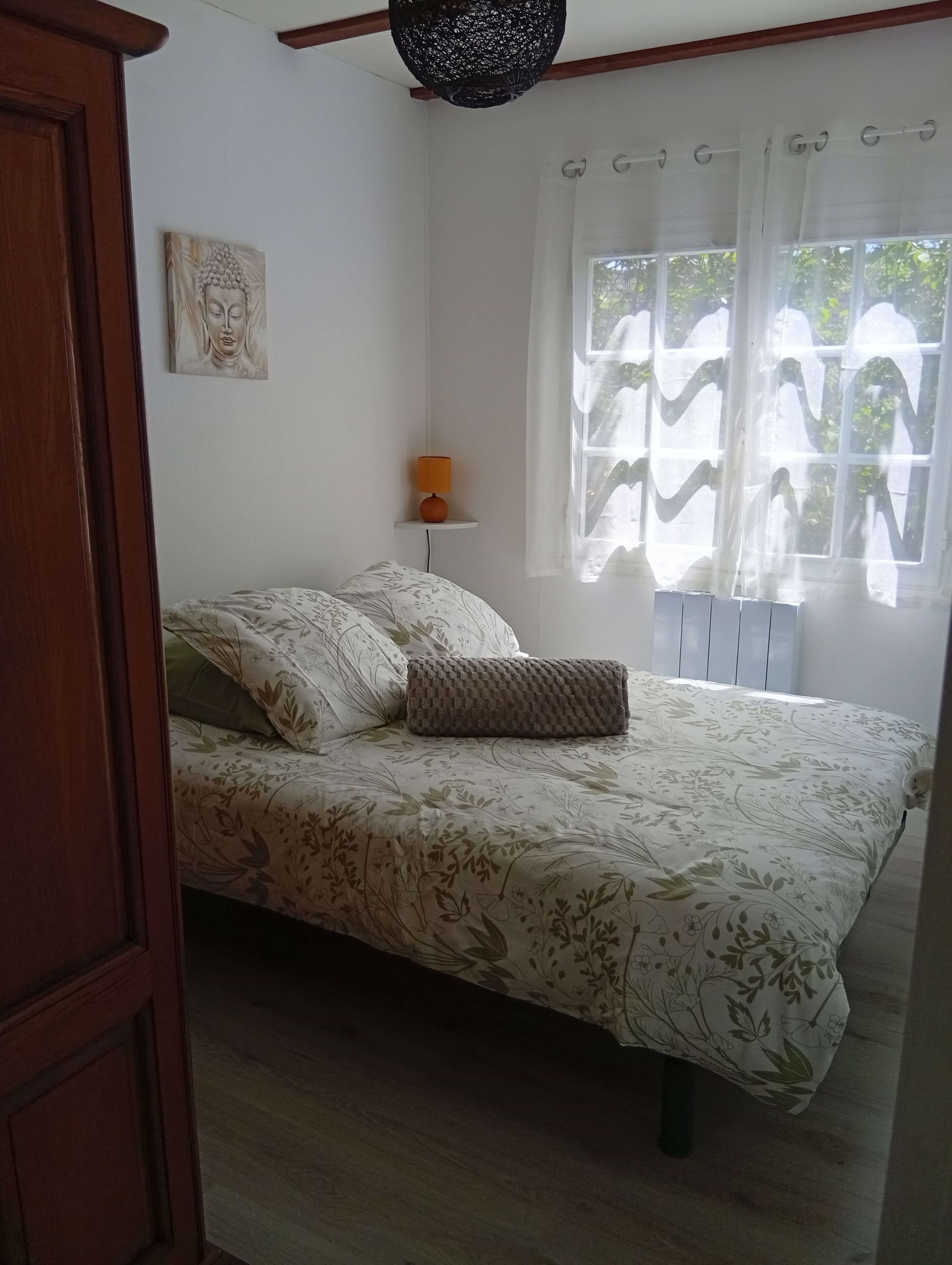 2 slaapkamers, een strijkplank/strijkijzer, gratis wifi, beddengoed