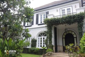 Exterior detail - La Maison Villa - Villa for Filming (Thành phố Thủ Dầu Một)