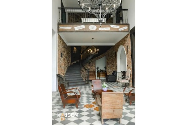 Interior - La Maison Villa - Villa for Filming (Thành phố Thủ Dầu Một)