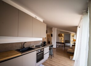 Refrigerador, horno, parrilla de estufa y lavavajillas