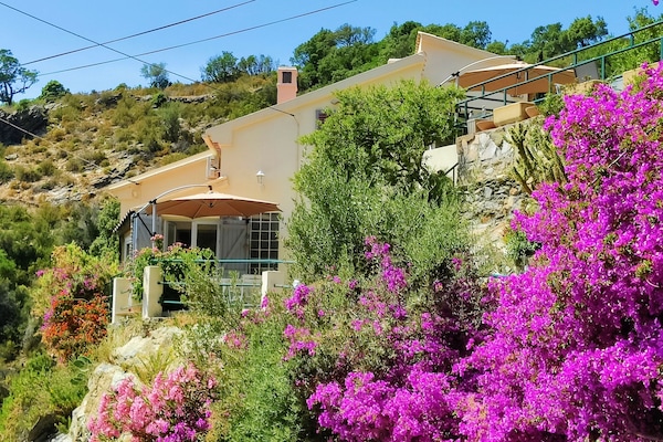 En bas Vallicella Suttana, en haut Suprana