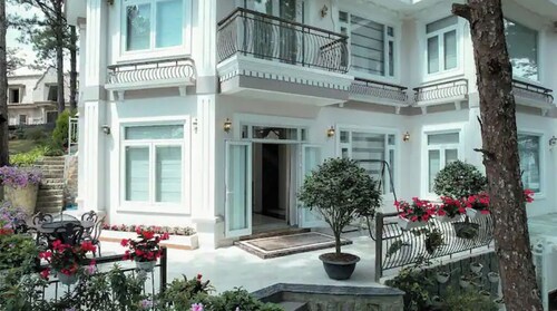 Downtown 5 Bedroom Villa with Luxury Interior