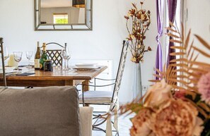 Dining - Charming air-conditioned house with garden 5 minutes from Dijon (Saint-Apollinaire)