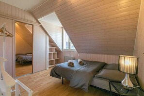 3 Schlafzimmer, Schreibtisch, Bügeleisen/Bügelbrett, Reisekinderbett