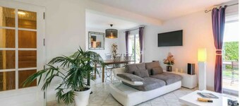 Charming air-conditioned house with garden 5 minutes from Dijon
