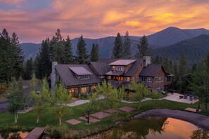 Premium bedding, individually decorated, individually furnished - Alpine Falls Ranch (Superior)