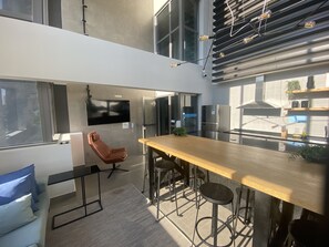 冰箱、微波炉、茶具/咖啡用具、烤面包机