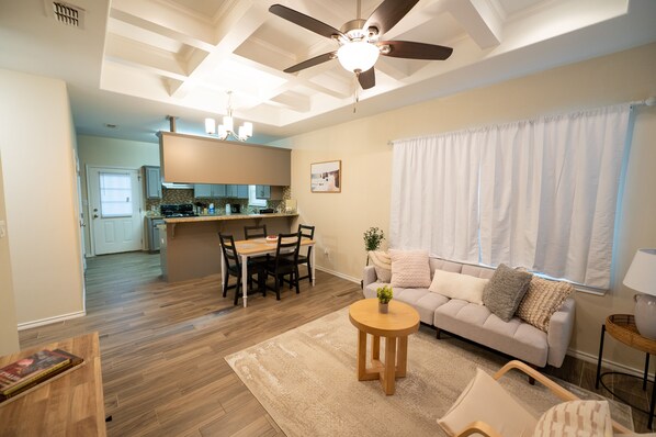 Smart TV - Marvelous Pet Friendly Comfortable Townhome with Private Terrace! (Edinburg)